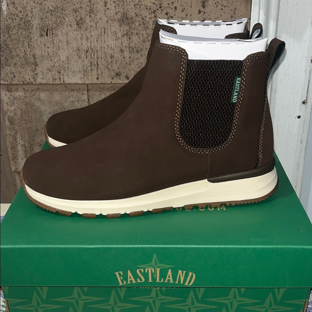 Eastland Dark Brown women’s Boots brand new